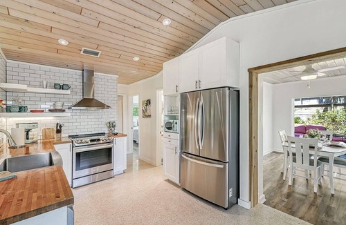 Indian Beach Sapphire Shores House | Contemporary Coastal Cottage