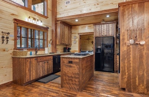 Broken Bow Cabin | Copper Spa -Luxury Cabin w/Steam Spa, Hot Tub - Sleeps 14