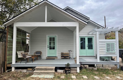 La Porte House | Cottage Beach House in La Porte - Near NASA & Kemah