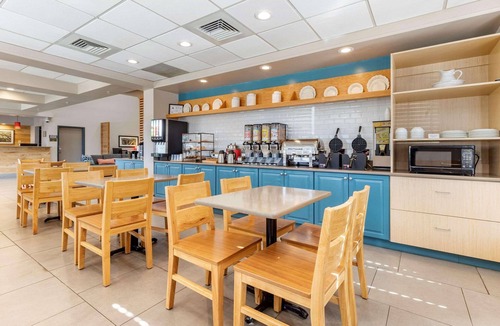 Lumberton Hotel | Country Inn & Suites by Radisson, Lumberton, NC