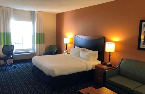 Cape Fear Hotel | Country Inn & Suites by Radisson, Fayetteville I-95, NC
