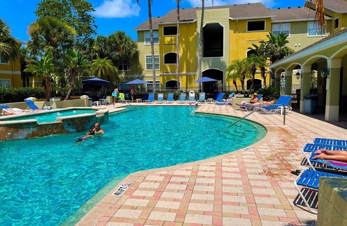 Clearwater Condo | Cozy 1/bedroom apartment w/heated pool, gym, close to Clearwater Beach!