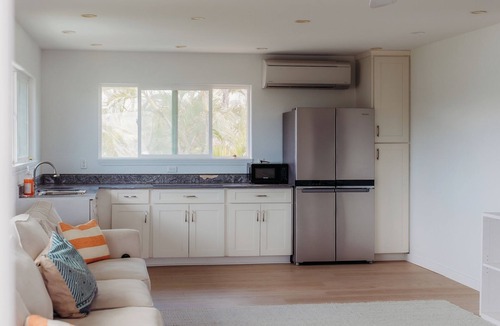 Kalama Tract Apartment | Cozy 2-bedroom apartment in charming Kailua with AC steps from the beach.
