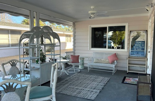 Sarasota Cottage | Cozy 2Bd+2 Ba beach cottage; screened Florida rm, sleep porch; VR22-00059