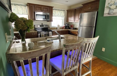 New London Apartment | Cozy 2Bedroom Apt with Rustic Charm in the Heart of New London Historic District