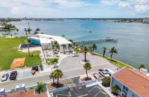 Madeira Beach House | Cozy 2BR Madeira Home near Beach with Pool