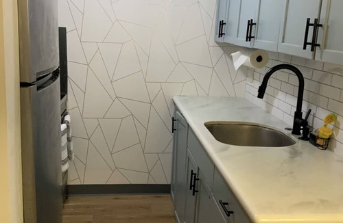 Foster Village Apartment | Cozy 3-bedroom apartment with WiFi in Centrally located Honolulu Salt Lake