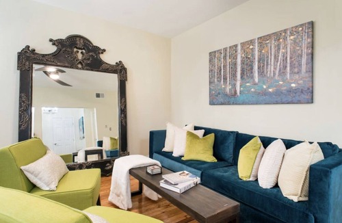 Codman Square House | Cozy 3 bedroom - Free Parking, close to buses.