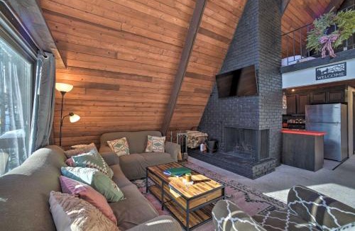 Wilmington House | Cozy A-Frame Cabin w/Pool Table: 8 Mi to Mt Snow!