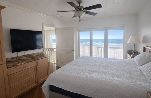 Belleair Beach House | Cozy Beach Front townhome in marvelous Belleair Beach, Sleeps up to 6 Guests