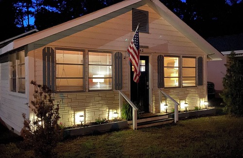 White Lake House | COZY Bellaport Cottage at White Lake/Pet Friendly: Quick walk to the Lake