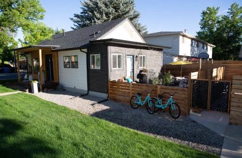 Loveland House | Cozy Bungalow Hot Tub & Fire Pit, Walk Downtown