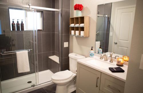 Loveland House | Cozy Bungalow Hot Tub & Fire Pit, Walk Downtown