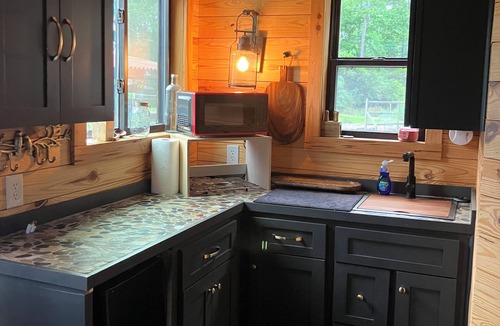 Little River Cabin | Cozy cabin in pleasant Little River perfect 4 a relaxing getaway.6 min 2beach.