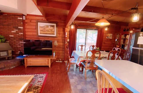 Long Pond Cabin | Cozy Cabin in Poconos - minutes to ski/waterparks!