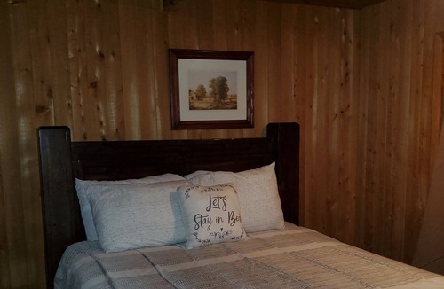 Woodland Drives Cabin | Cozy Cabin Surrounded by Nature