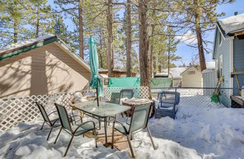Big Bear Lake House | Cozy Cabin w/Deck - 2 Mi to Bear Mountain Resort!