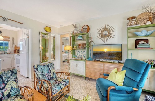 Sarasota Villa | Cozy, Charming, Lovely Lido Key Villa - Beach down the block!