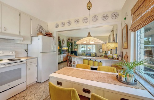 Sarasota Villa | Cozy, Charming, Lovely Lido Key Villa - Beach down the block!