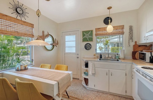 Sarasota Villa | Cozy, Charming, Lovely Lido Key Villa - Beach down the block!