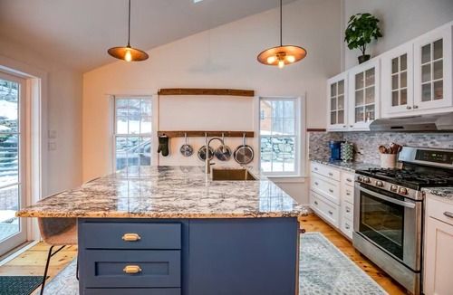 Great Barrington House | Cozy. Clean. Free bagel shop. 3 Fireplaces.