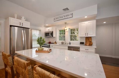 Dartmouth Cottage | Cozy coastal cottage in Padanaram Village
