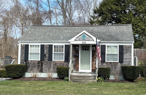 Dartmouth Cottage | Cozy coastal cottage in Padanaram Village