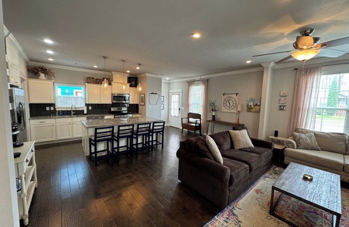 Rogers House | Cozy & Comfortable 3 Bedroom House Fantastic Location in NWA