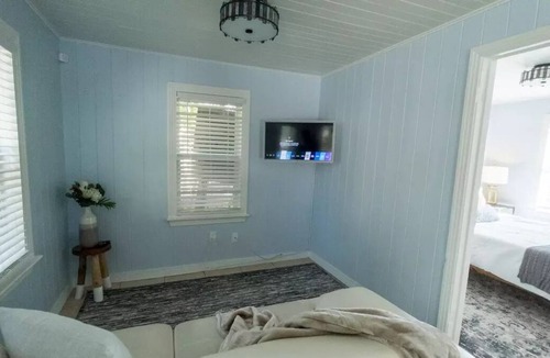Sarasota Cottage | Cozy cottage get-away for Two!