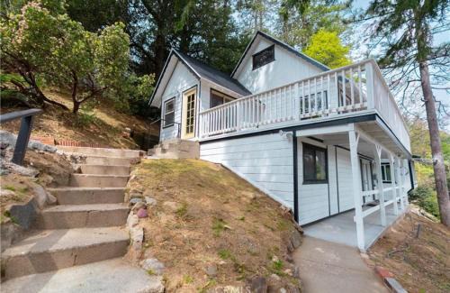 Crestline House | Cozy Crestline Cabin Getaway
