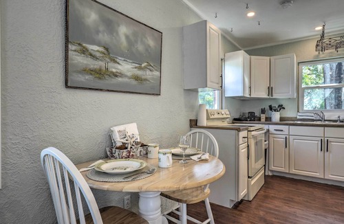 Crystal Beach Cottage | Cozy Crystal Beach Cottage: Walk to Shoreline