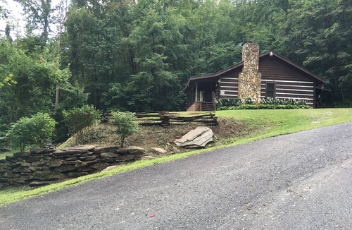 Sylva Cabin | Cozy Log Cabin! 3600' Elevation! Spectacular mountain view!
