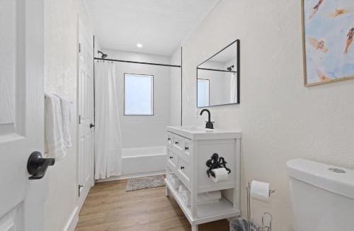 West Bradenton House | Cozy Near AMI Patio BBQ TV