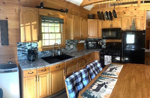 Weld Cabin | Cozy, peaceful cabin retreat with hot tub