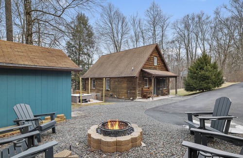 Riverside Estates Cabin | Cozy Pocono Cabin w/Hot Tub, Fire Pit & Game Room