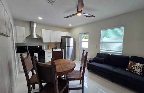 Bloomingdale Apartment | Cozy Private Studio Minutes Away To Tampa Close to Everything !