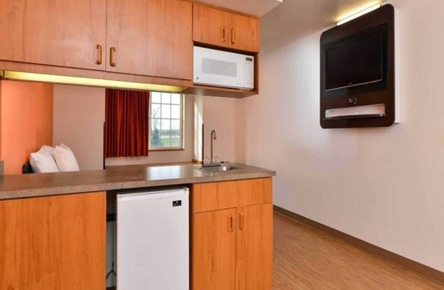 Meridian Apartment | Cozy Queen Bed Room|Pool|Free WiFi
