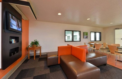 Meridian Apartment | Cozy Queen Bed Room|Pool|Free WiFi