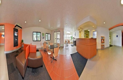 Meridian Apartment | Cozy Queen Bed Room|Pool|Free WiFi