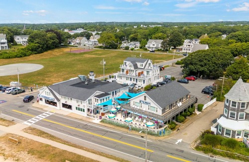 Falmouth Heights Condo | Cozy Queen Room Near Beach & Dining (305)