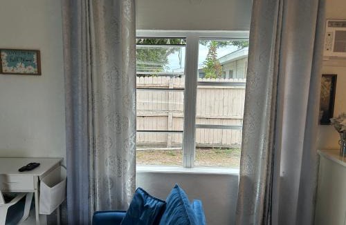 Gulf Gate Estates Apartment | Cozy Studio 10 minutes from Siesta Key -perfect for couples