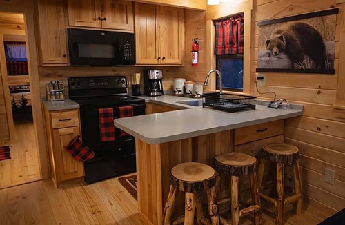 Vein Mountain Cabin | "Creekside Escape| Relaxing Sauna & Nature Retreat".
