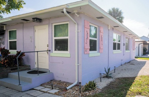 Holmes Beach Condo | Cute and Cozy Island Bungalow, newly remodeled and a short walk to the beach