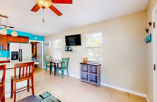 Sunset Beach Cottage | Cute cottage near the beach with grill, enclosed yard, fast WiFi, W/D, deck & AC