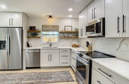 Sarasota Springs House | Cypress Inn - Modern home close to Siesta Key