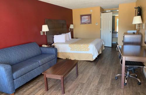 Clinton Hotel | Days Inn by Wyndham Clinton