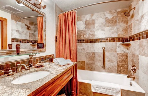 Beaver Creek Cabin | Deluxe Room with Access to Pool, Hot Tubs & Gym