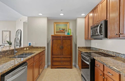 Cape Harbour Condo | Deluxe Views Condo Cape Coral Dining & Activities!