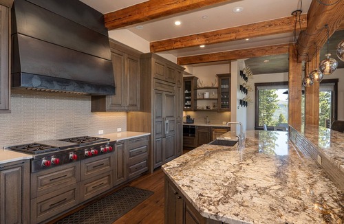 Timber Trail House | Designer Home + Ski in/Ski out + Hot Tub - Epic Retreat