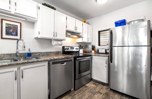 Kailua-Kona Condo | Direct Oceanfront Condo with AC, Amazing Sunsets, Tide Pools, Turtles & Surfers